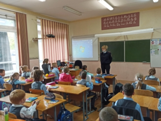 Великолукские дорожные полицейские проводят занятия со школьниками - 2020-09-24 08:38:00 - 1