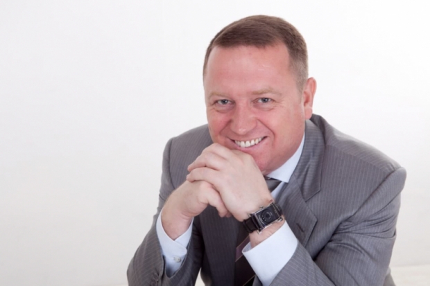 Дмитрий Матвеев, президент ГК «Кабош», поздравляет Великолукский медицинский колледж с юбилеем - 2020-11-17 15:30:00 - 1