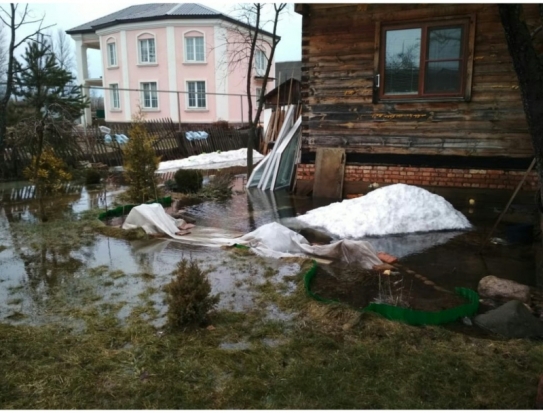 После строительства путепровода жители района Самара в Великих Луках плавают на лодках по своим участкам - люди пишут (ФОТО) - 2019-03-21 14:41:00 - 1