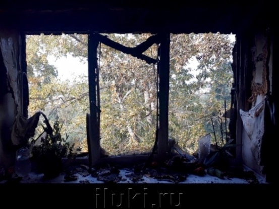 Великолучанка, квартира которой сгорела при пожаре в общежитии, не согласилась с версией о причине пожара и обратилась к губернатору - 2018-09-19 10:23:00 - 1