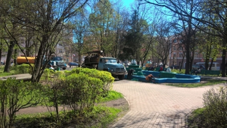 Фотофакт: в Великих Луках готовят к открытию фонтан - 2016-05-05 12:47:00 - 1