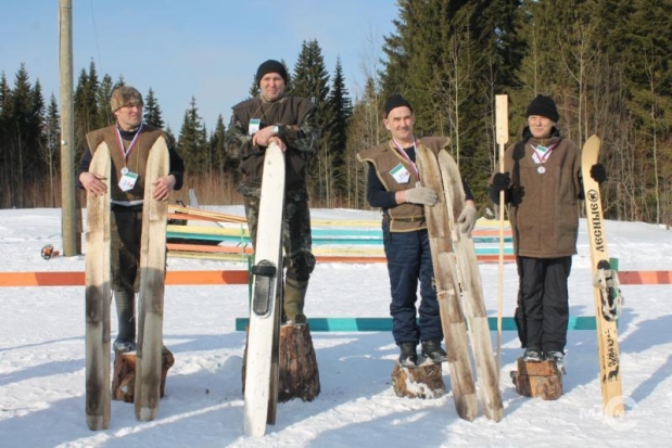 В Коми сотрудники МЧС устроили соревнования на лямпах и лызях - 2019-03-21 08:43:00 - 1