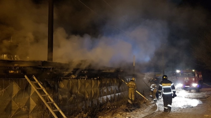 Хозяйственная постройка повреждена огнем в Стругах Красных - 2020-02-11 06:26:00 - 1