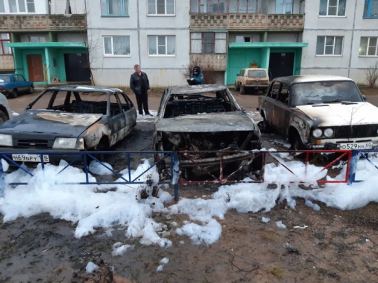 ФОТО: ночью под Великими Луками сгорели три автомобиля - 2019-12-25 11:32:00 - 1