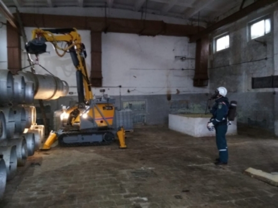 Спасатели МЧС России проводят уникальную работу по утилизации контейнеров с хлором - 2018-12-13 08:53:00 - 1