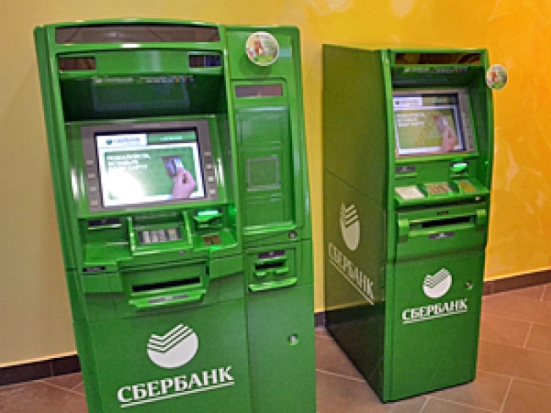 Великолучанка похитила забытые в банкомате деньги (ВИДЕО) - 2016-11-24 10:44:00 - 1