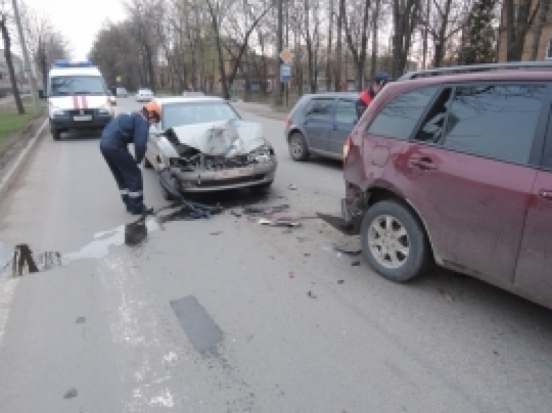 В Псковском районе легковушка попала в ДТП - 2017-05-02 06:18:00 - 1