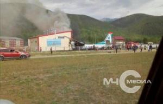В аэропорту в Бурятии при посадке загорелся самолет «АН-24»: на месте работают спасатели - 2019-06-27 09:13:00 - 1