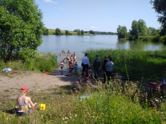 В рамках Всероссийской акции «Каникулы с Общественным советом» псковские общественники провели профилактическую акцию «Безопасный водоем -2020» - 2020-08-05 11:00:00 - 1