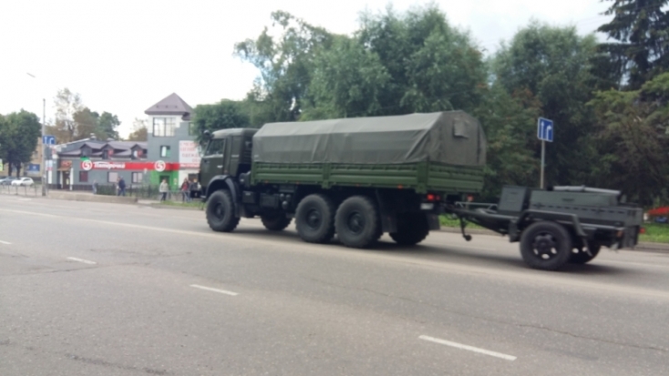 Очередная партия военной техники в Великих Луках (ФОТО) - 2016-08-18 16:03:00 - 1