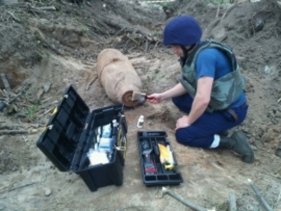 Великолукские саперы выезжали для разминирования взрывоопасного предмета на улицу Баррикадную - 2016-04-16 19:49:00 - 1
