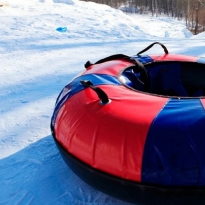 Девочка, врезавшаяся в дерево при спуске на «ватрушке» с великолукской крепости, вышла из комы - 2019-01-09 17:26:00 - 1