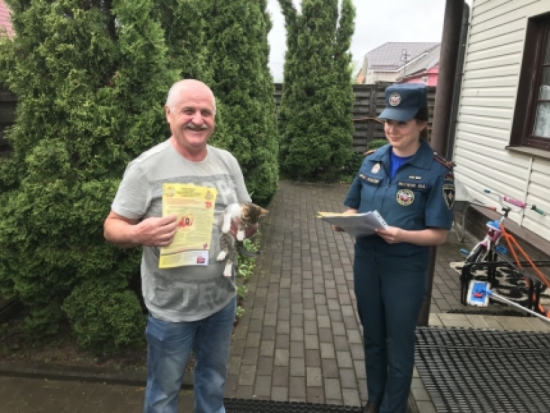 Сотрудники МЧС провели профилактический рейд с многодетными семьями в Пскове - 2019-06-27 18:46:00 - 1