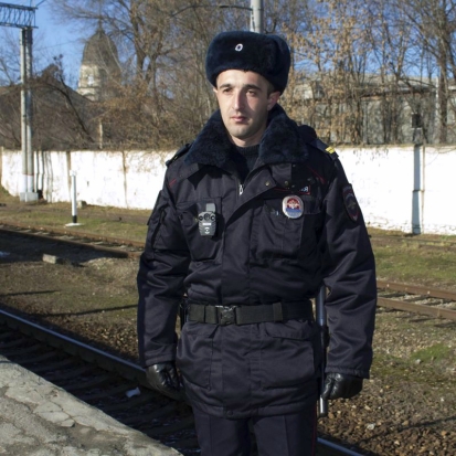 В Пятигорске сотрудник транспортной полиции спас мужчину из под колес поезда (ВИДЕО) - 2019-12-26 15:43:00 - 1