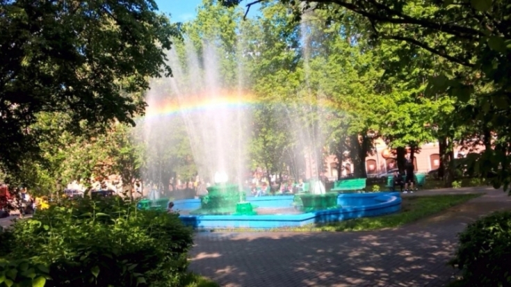 Фотофакт: Почти лето. Радуга в фонтане - 2016-05-27 22:30:00 - 1