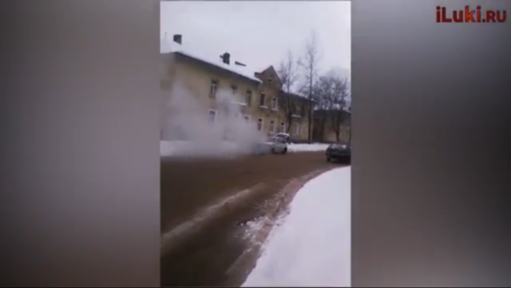 В Великих Луках горел автомобиль (ВИДЕО) - 2019-01-15 18:51:00 - 1