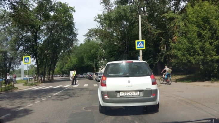 Великие Луки стоят в пробке из-за перекрытого моста (ФОТО) - 2016-06-20 12:45:00 - 1