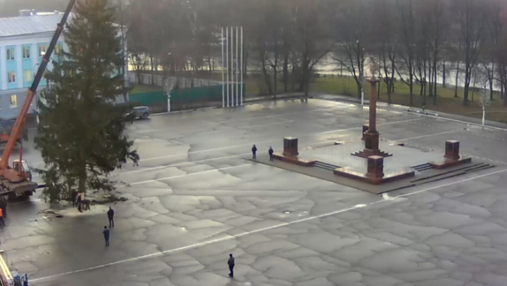 Смотри live - установка Главной Ёлки - 2019-12-18 16:21:00 - 1