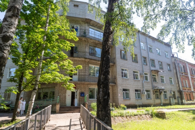 Губернатор Михаил Ведерников ознакомился с работой стационарного и поликлинического отделений Великолукской межрайонной больницы - 2020-06-19 14:46:00 - 1