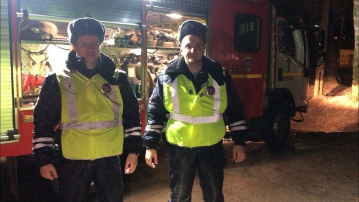 В Пскове сотрудники ГИБДД спасли из горящего автомобиля спящего мужчину - 2020-03-14 15:33:00 - 1