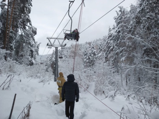 В Алтайском крае спасли туристов, застрявших на канатной дороге - 2019-10-22 10:08:00 - 1