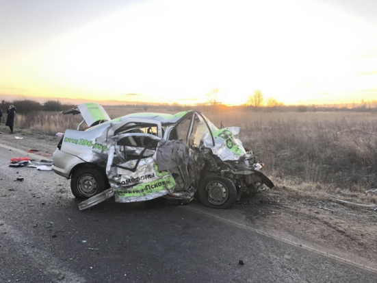 ФОТО смертельного ДТП: сегодня утром в Псковской области 3 человека погибли, еще несколько ранены - 2020-01-13 11:36:00 - 1
