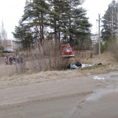 ФОТО: жесткое столкновение с возгоранием Lexus и Volkswagen в Псковской области - 2020-01-17 13:16:00 - 1