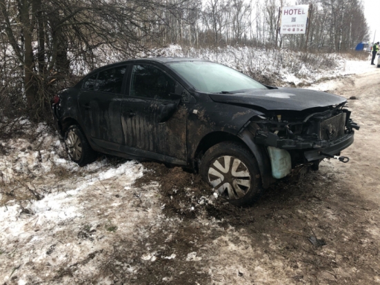 ФОТО: на выезде из Великих Лук автомобиль улетел с дороги - 2019-12-30 14:17:00 - 1
