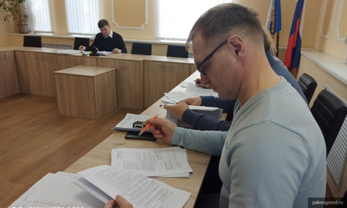 В Пскове планируется отремонтировать «Могилу неизвестного солдата» и обновить главную новогоднюю елку - 2020-03-25 13:36:00 - 1