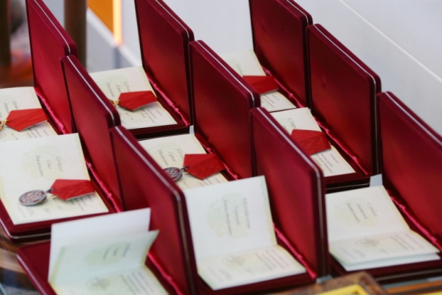 Глава МЧС России вручил государственные награды сотрудникам Министерства (ФОТО) - 2019-09-11 09:06:00 - 1