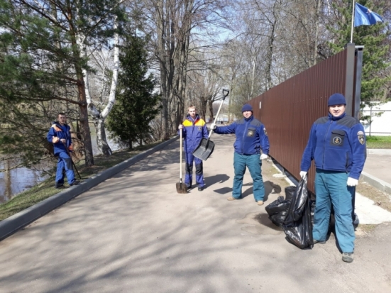 Сотрудники ГИМС приняли участие во Всероссийской акции «Чистый берег» (фото) - 2018-04-23 14:26:00 - 1