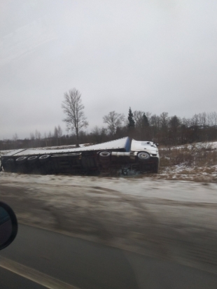 ФОТОфакт: Очередная фура в кювете - 2020-02-09 16:21:00 - 1