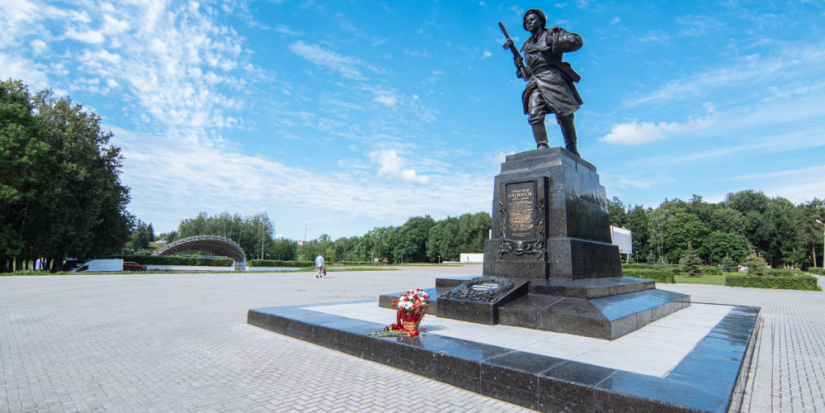 Ремонт памятника Матросову в Великих Луках завершен - 2024-06-24 12:04:00 - 1