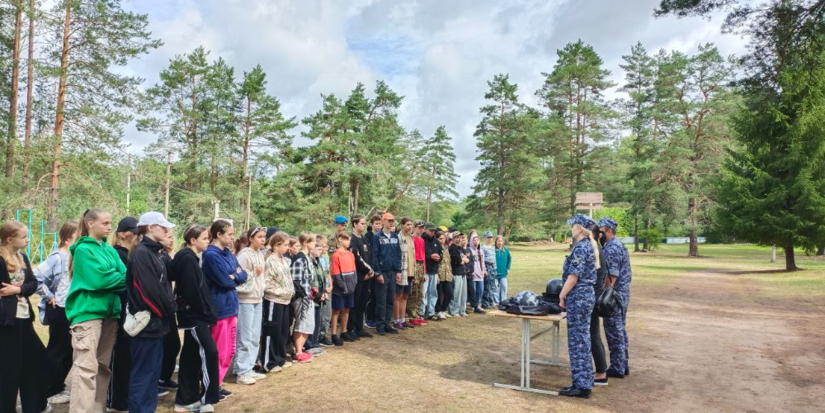 Акцию «Каникулы с Росгвардией» провели росгвардейцы в Струго-Красненском округе - 2024-08-10 14:05:00 - 1