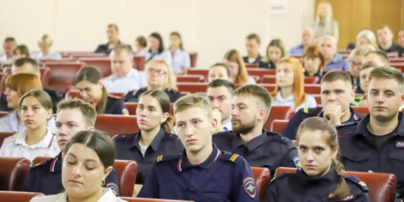 Полицейским рассказали о киберугрозах и специальных предложениях банка - 2024-08-16 09:05:00 - 1