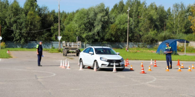 Полицейские Великих Лук - победители соревнований по автомобильному многоборью - 2024-08-27 13:05:00 - 1