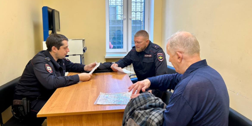 В Великих Луках прошел Единый день приема граждан участковыми уполномоченными - 2024-09-27 14:35:00 - 1