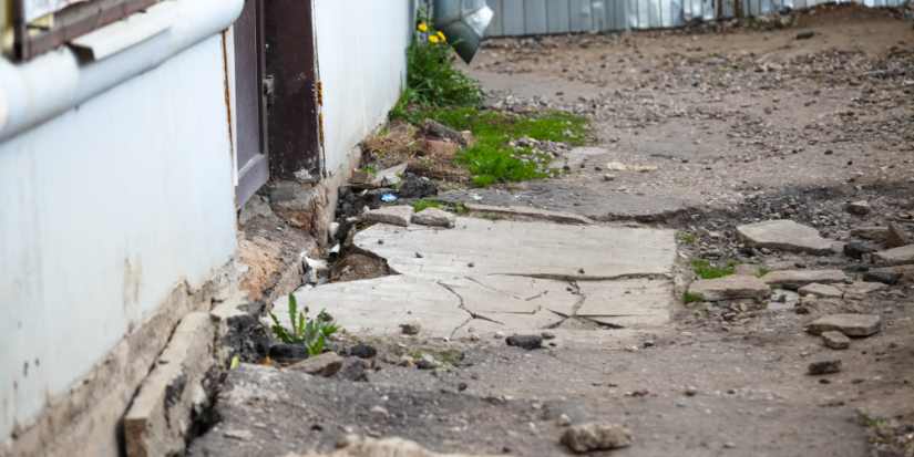 В Пскове жильцы аварийного дома обратились в прокуратуру - 2024-10-01 09:35:00 - 1