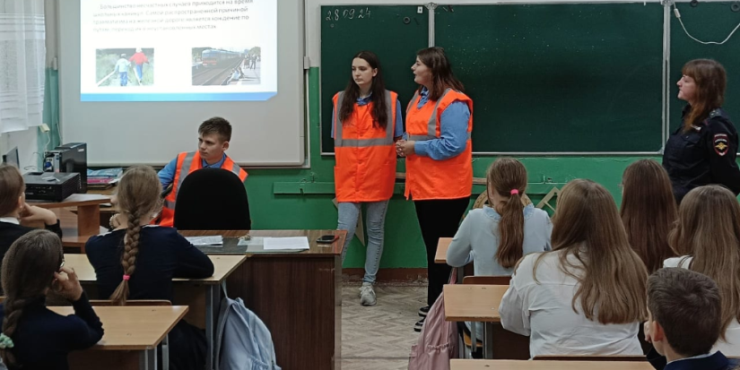 Правила поведения на железной дороге напомнили великолукским школьникам - 2024-10-02 17:05:00 - 1