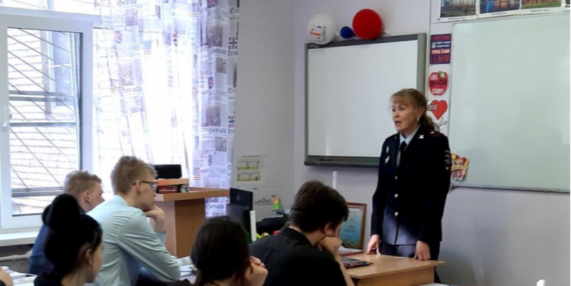 В Великих Луках полицейские провели со школьниками профилактические беседы - 2024-10-21 17:05:00 - 1