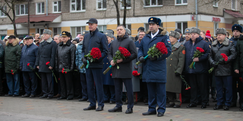 Дань памяти и уважения отдали Героям Отечества псковичи - 2024-12-09 16:35:00 - 1