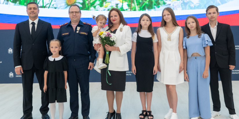 Псковская семья удостоена медали ордена «Родительская слава» - 2024-12-09 13:35:00 - 1