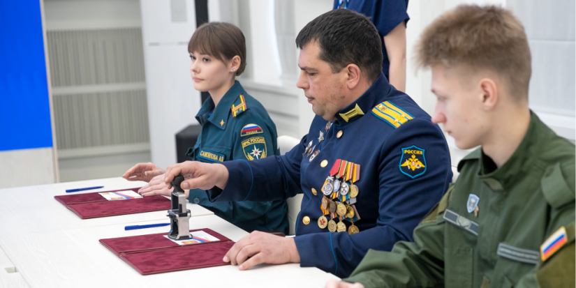 Награждение Героев России и гашение почтовой марки прошло в Пскове - 2024-12-09 17:05:00 - 1