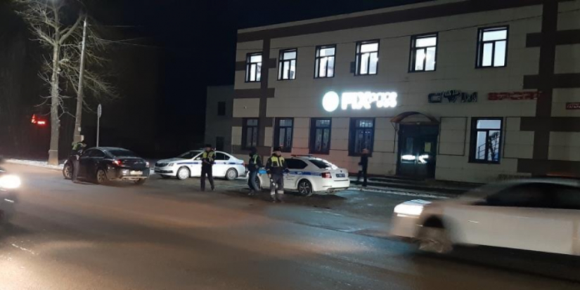 Инспекторы ДПС провели профилактический рейд в Великих Луках - 2024-12-13 09:35:00 - 1