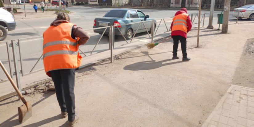 Шесть бригад «Спецавтохозяйства» наводит порядок на великолукских улицах - 2025-04-08 12:05:00 - 1