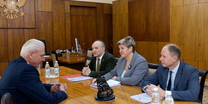Александр Котов встретился с правозащитниками региона - 2025-04-14 08:35:00 - 1