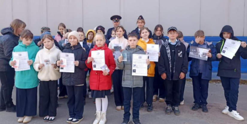 В Великих Луках состоялась акция «Водители, берегите детей!» - 2025-05-14 17:05:00 - 1