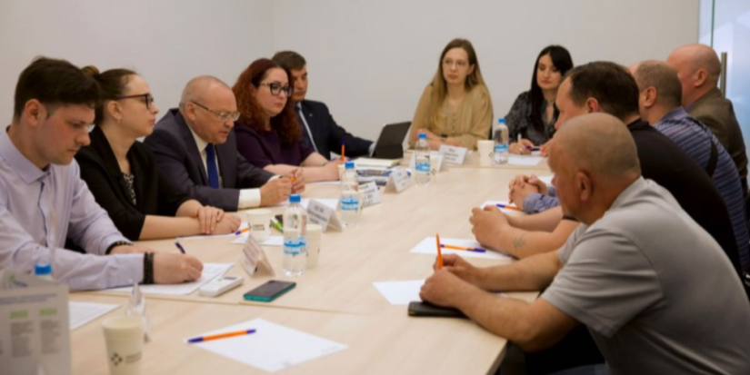 Новые вакансии представлены ветеранам СВО на ярмарке трудоустройства - 2025-05-23 14:05:00 - 1