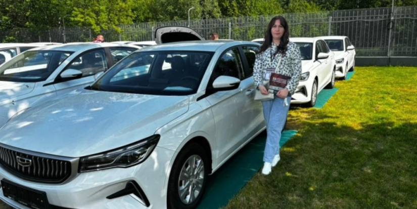 Две псковские семьи погибших участников СВО получили автомобили - 2025-05-27 10:05:00 - 1