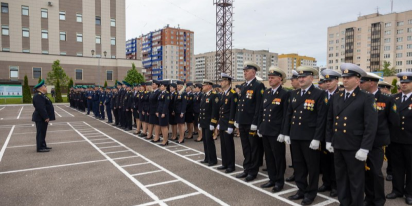 Личный состав и ветеранов пограничной службы наградили в Пскове - 2025-05-28 16:05:00 - 1